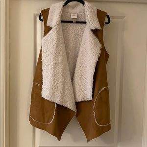 Women’s Size XL Faux Suede and Sherpa Vest